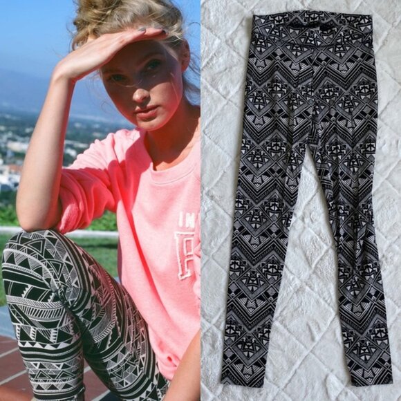 Victoria’s Secret PINK | Printed Yoga Aztec Festival Print Leggings | Size Small - Picture 1 of 13